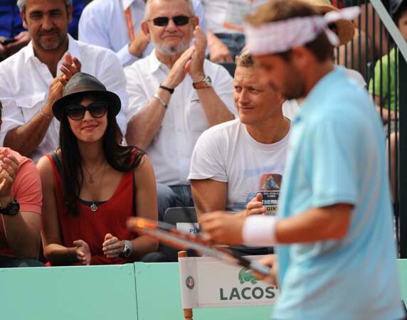 Plus décontractée à Roland-Garros pour soutenir son compagnon le joueur de tennis Arnaud Clément (2012).