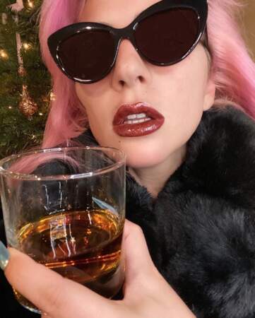 Lady Gaga est passée au rose. Vous aimez ? 