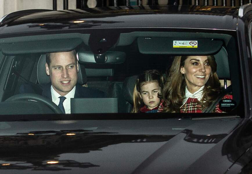 C'est ensemble que la famille Cambridge a quitté le palais de Buckingham après le déjeuner de la reine