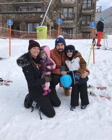 Nikola Karabatic et sa petite famille ont fait du ski à Andorre. 