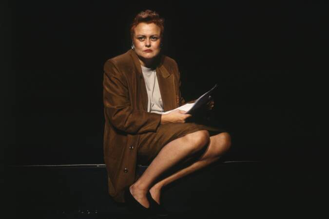 1988, Son premier "One woman  Show" les Majorettes se cachent pour mourir"