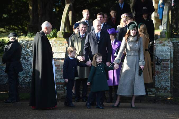 La famille royale à la sortie de la messe de Noël