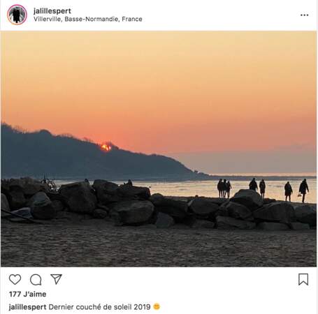 Jalil Lespert a savouré son dernier coucher de soleil de 2019 depuis la plage de Villerville, près de Deauville