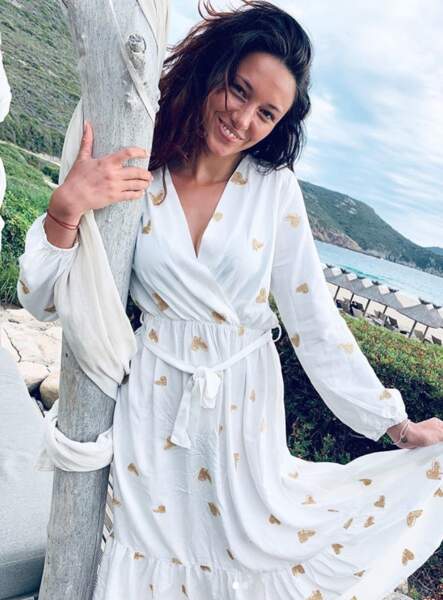 Delphine Wespiser se relaxe pendant ses vacances en Corse