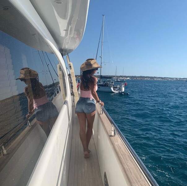 Sur un yacht, elle mène la belle vie