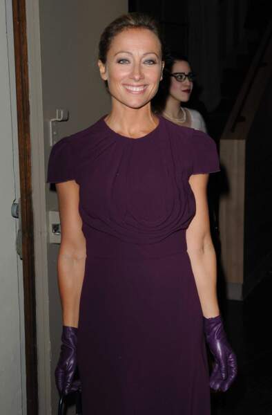 En 2010, pour la rentrée de Canal+, elle pose tout de violet vêtue