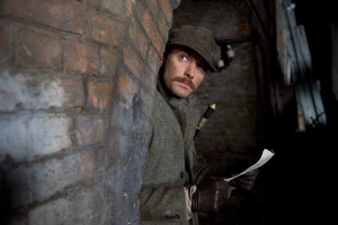 Ah ! voilà le retour de la moustache pour Sherlock Holmes : Jeu d'ombres en 2011