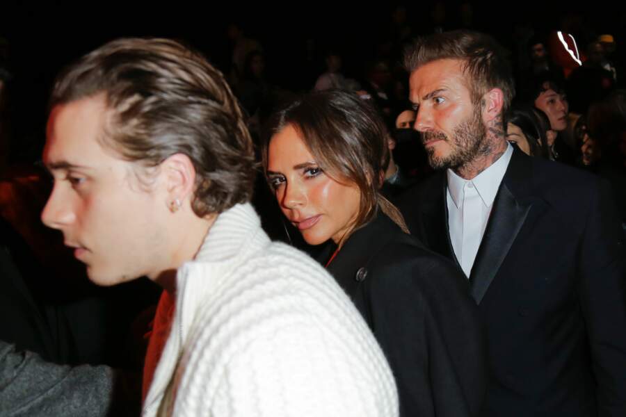 Brooklyn Beckham avec ses parents, Victoria et David Beckham, au défilé Dior Homme