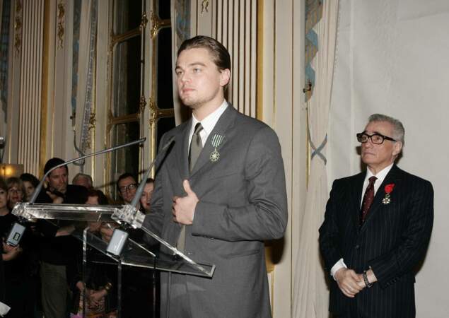 Rien ne l'arrête ! En janvier 2005, l'acteur reçoit la prestigieuse distinction française de "Chevalier de l'ordre des Arts et des Lettres". Sous le regard de son mentor, le réalisateur Martin Scorsese
