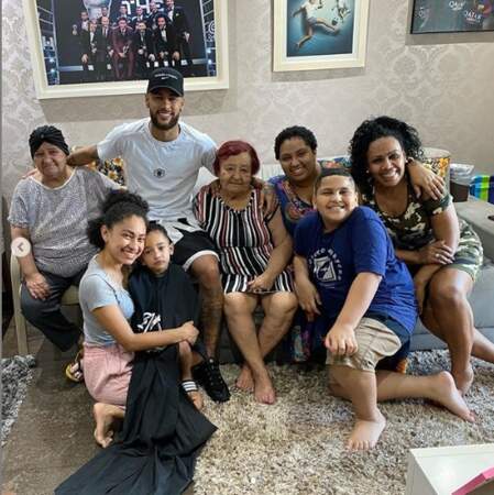 Contrairement à certains matches, Neymar ne loupe jamais une réunion familiale !