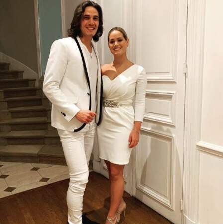 Vous voulez encore plus d'amour ? Edinson Cavani et son épouse Jocelyn tout de blanc vêtus. 