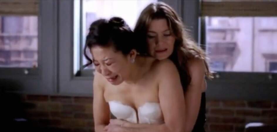 Grey’s Anatomy (saison 3, épisode 25) : juste avant de dire "oui" à Burke, Cristina réalise que celui-ci a quitté la ville est qu’elle est "libre". Elle s’effondre dans les bras de sa copine Meredith. 