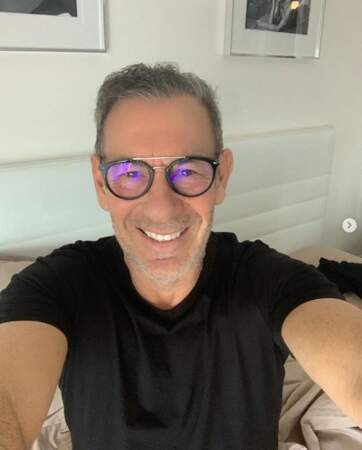François Feldman est désormais l'heureux détenteur de lunettes de vue. 