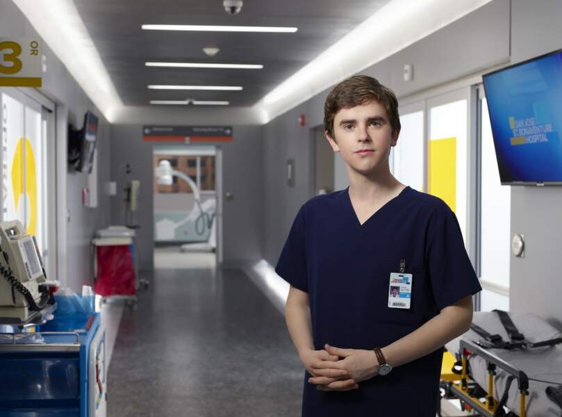 Depuis 2017, il excelle dans la série Good Doctor, jouant un médecin autiste