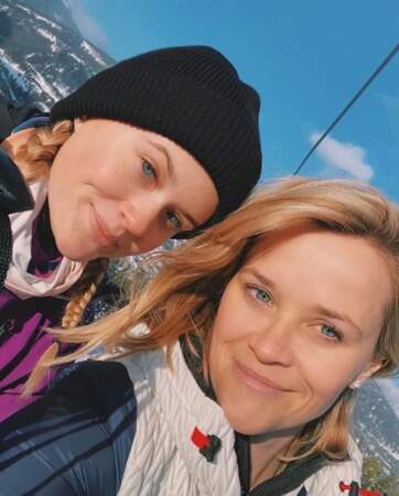 Reese Witherspoon et Ava, son sosie, étaient à la montagne. 
