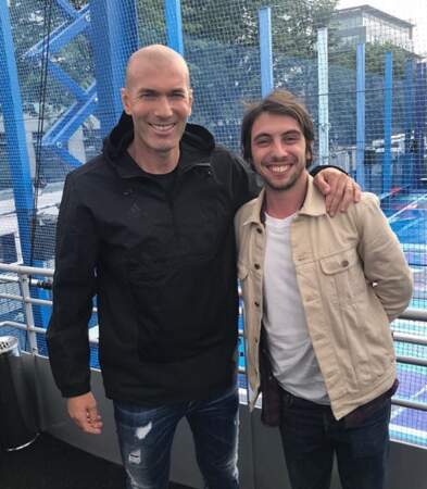 Mais le trentenaire vit aussi au rythme du sport. Photo prise à "280 pulsations/minute", précise-t-il en légende de sa rencontre avec Zinedine Zidane, super-star du football. 