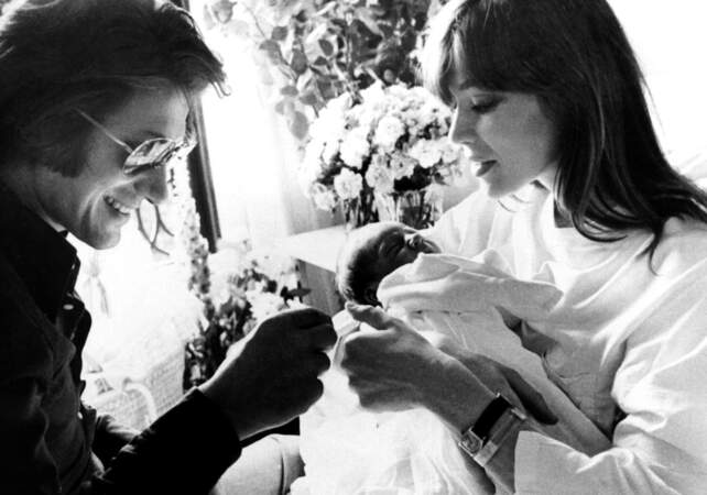 En 1973, elle donne naissance à son fils Thomas Dutronc.