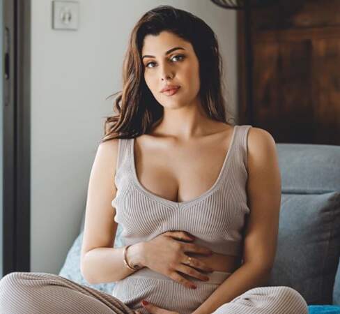 Coralie Porrovecchio a annoncé sa grossesse début février car elle ne pouvait plus cacher son bidon