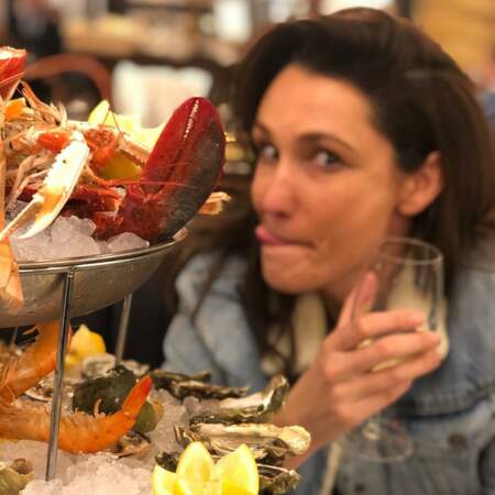 
La sexologue aime les bonnes choses, alimentaires notamment : des crustacés, un petit plaisir au restaurant...