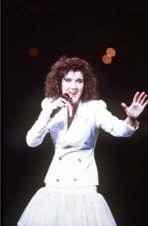 "Ne partez pas sans moi" . L'Eurovision en 1988 lui ouvre les porte d'une renommée internationale. 