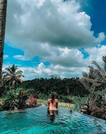 Leslie Dasc, nostalgique, publie une photo d'elle nue dans une piscine... 