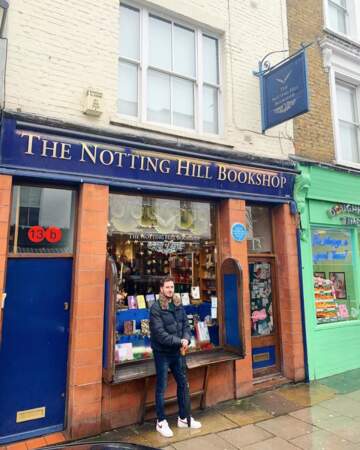 ... de ses parcours touristiques (passage obligé devant la librairie qui a servi de décor au film Coup de foudre à Notting Hill)...