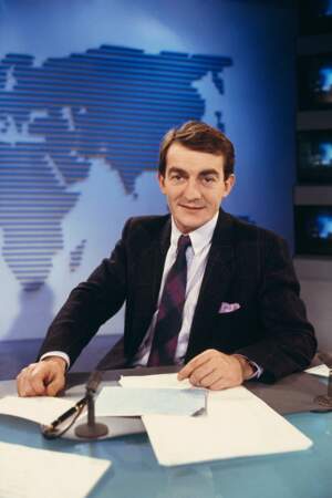 Le 22 février 1988 Jean-Pierre Pernaut remplace Yves Mourousi et Marie-Laure Augry au 13 heures de TF1