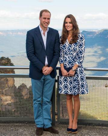 Kate Middleton porte une robe portefeuille aux imprimés graphiques de la créatrice Diane Von Furstenberg (Australie, avril 2014)
