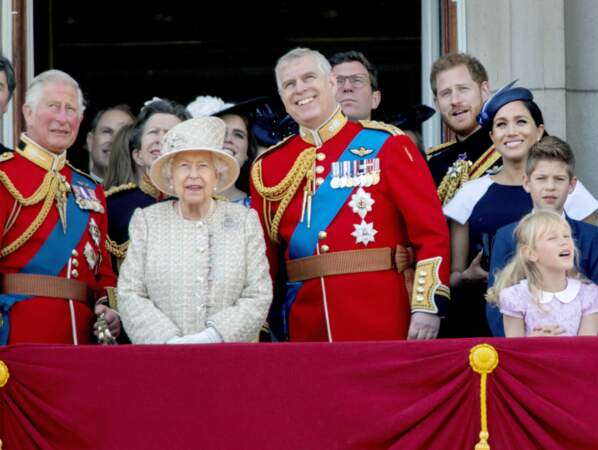 Juin 2019 : Elizabeth II assiste à la traditionnelle cérémonie du "Trooping  the Colour" entourée de deux de ses fils