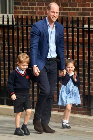 George et Charlotte accompagne le prince William pour assister à un grand événement : faire connaissance avec leur petit frère !