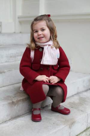 Janvier 2018 : pour son premier jour, Charlotte est très fière d'entrer à la crèche de la Willcocks Nursery School !