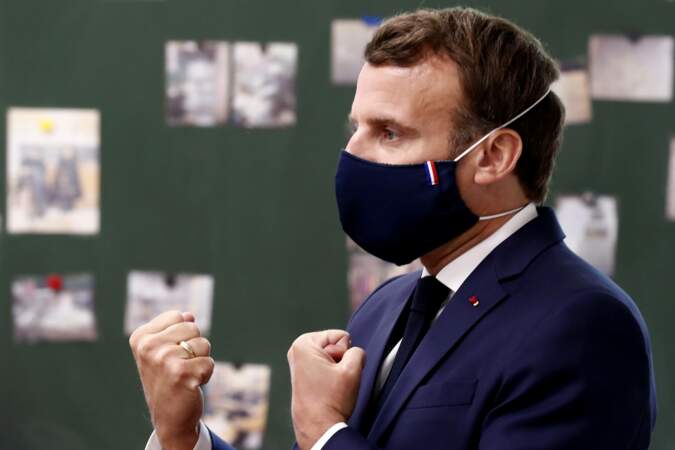 Cocorico pour le masque orné du drapeau français d'Emmanuel Macron