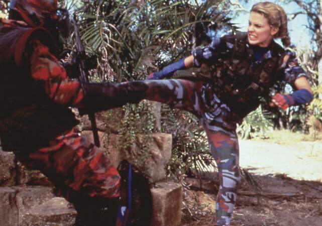 Kylie Minogue se donne à fond dans "Street fighter" en 1994 avec Jean-Claude Vandamme