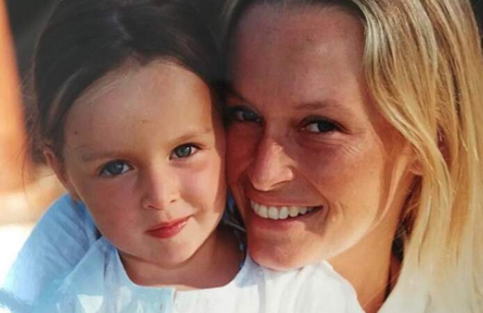 Emma Smet a publié une photo d'elle enfant avec sa mère Estelle Lefébure