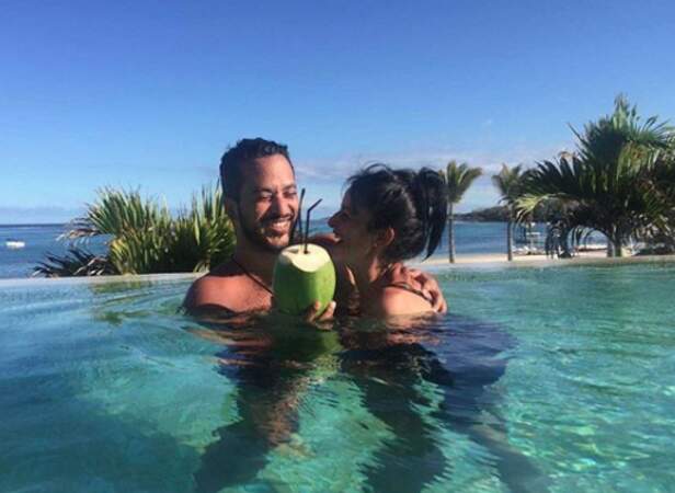 Slimane a publié une photo estivale de sa maman et lui dans une piscine
