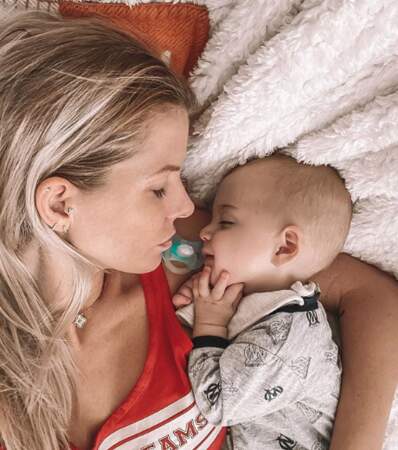 La star de télé-réalité Jessica Thivenin a célèbre sa première fête des mères avec une superbe photo d'elle et de son bébé