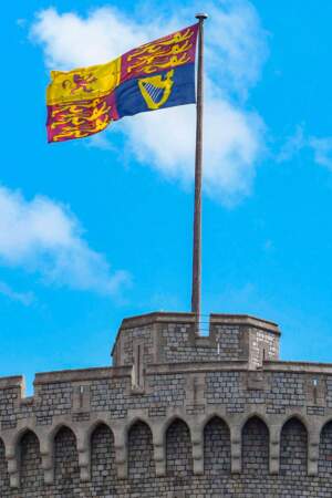 Pour l'occasion le château de Windsor a signalé la présence de la souveraine avec un drapeau à ses armes