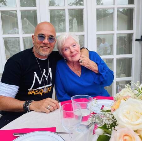 Pascal Obispo a rendu visite à Line Renaud à l'occasion de son 92e anniversaire. 