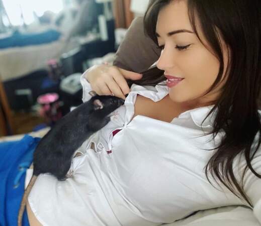 Elsa Esnoult a traîné avec son rat, prénommé Ruby. 