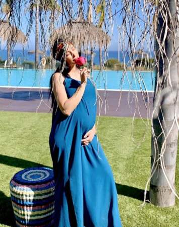 Et surprise ! La chanteuse Kenza Farah est enceinte de son premier enfant. Toutes nos félicitations ! 