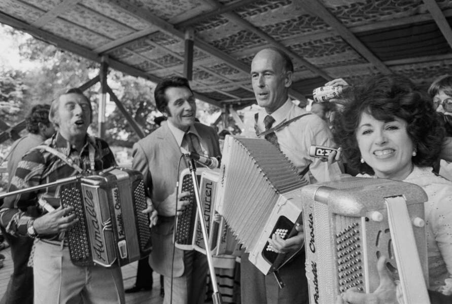 VGE joue de l'accordéon avec les plus grands : Aimable, André Verchuren et Yvette Horner (1973)