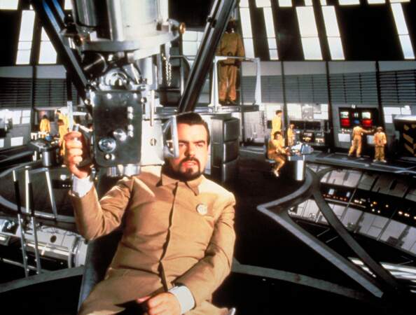 Le rôle qui l'a fait connaître à l'international est bien sur Hugo Drax dans la saga James Bond "Moonraker" avec Roger Moore (1979)