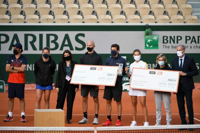 Guy Forget, patron du tournoi, est venu remettre les deux chèques de 7500 euros promis aux deux vainqueurs pour leurs associations.