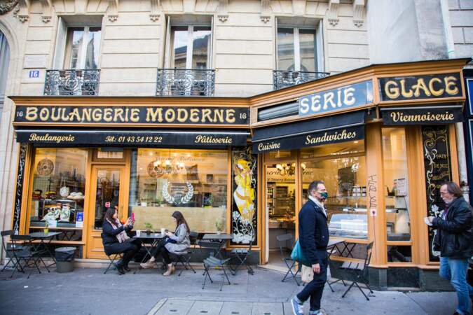 Quoi de mieux qu'une boulangerie typiquement parisienne pour déguster un bon café croissant ?