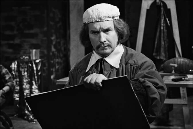 Changeant de registre, Michel Bouquet incarne le peintre Rembrandt pour la télévision en 1978 ("La ronde de nuit")