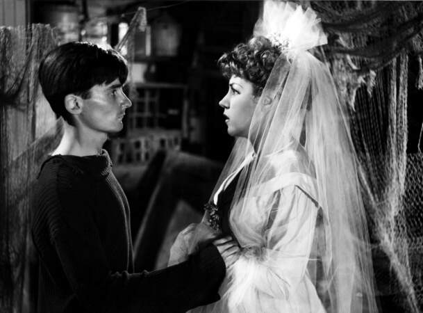 Michel Bouquet se lance dans le cinéma en 1947. Ici dans "Pattes blanches" de Jean Grémillon en 1949
