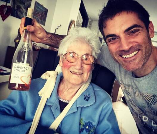 Selfie de famille pour Gil Alma et sa grand-mère Micheline qui fêtait ses 95 ans.