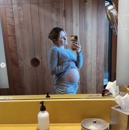 Ça pousse toujours du côté d'Ashley Tisdale, enceinte de son premier enfant.