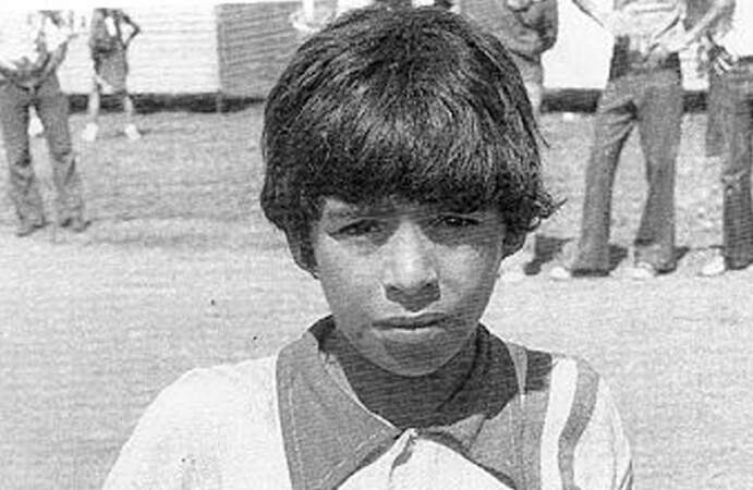 Diego Maradona est né le 30 octobre 1960 près de Buenos Aires. Ici à l'âge de 13 ans.