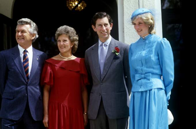 Lors de leur tournée officielle en Australie, le prince Charles et son épouse rencontrent le premier ministre Bob Hawke et sa femme Hazel.